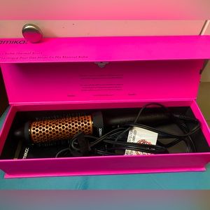 Amika blowout babe 
thermal ionic hairbrush